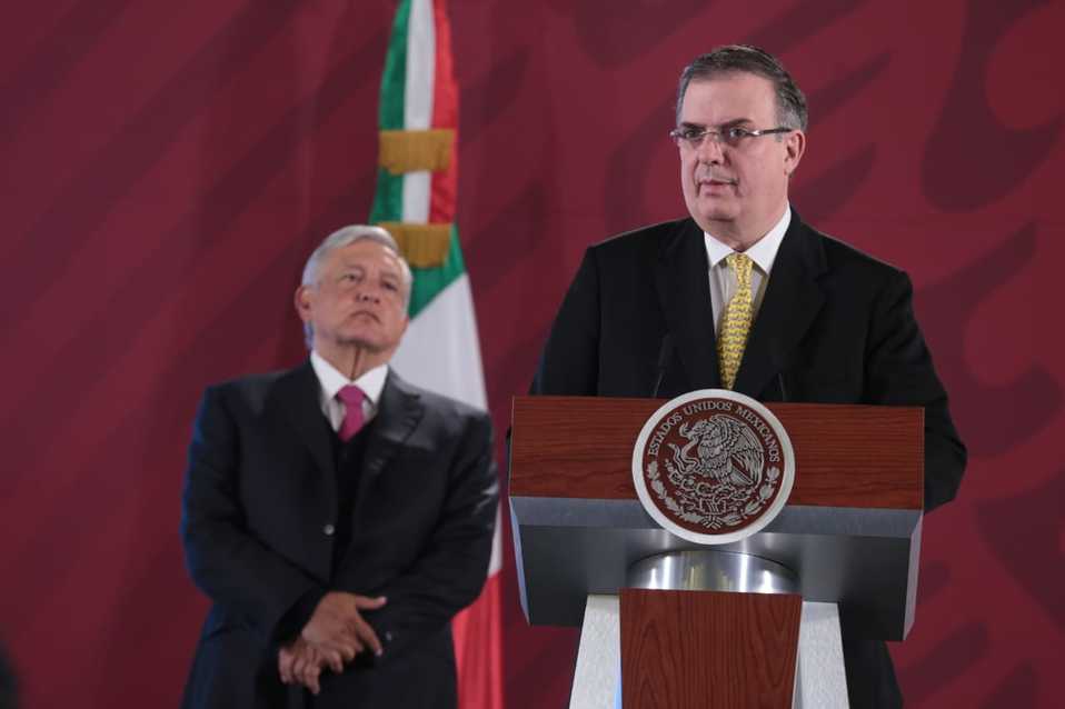Marcelo Ebrard y López Obrador en la mañanera. (Jesús Quintanar)