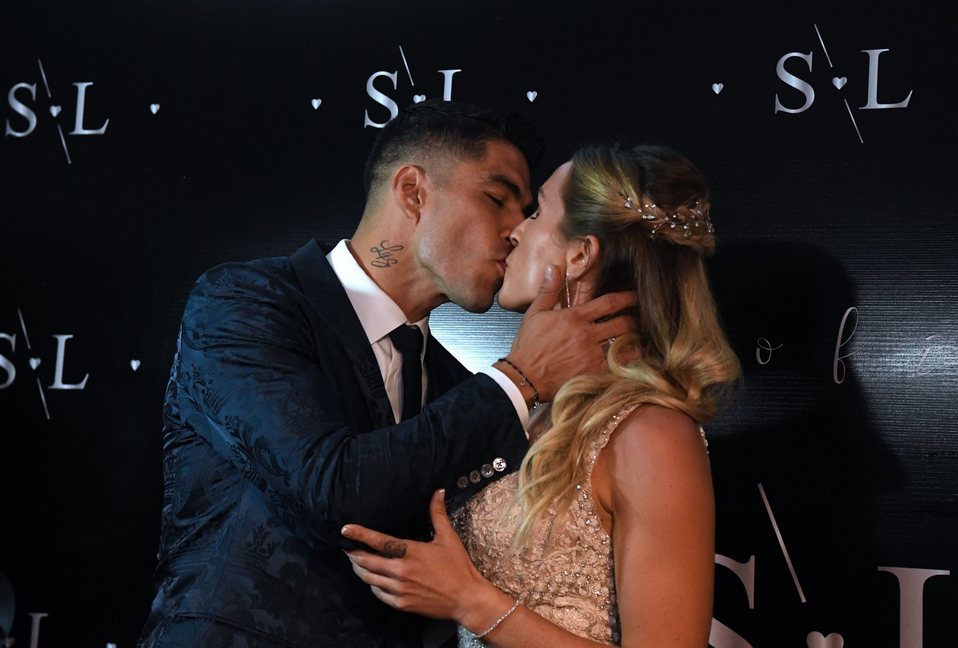 La pareja contrajo matrimonio en 2009 y tiene tres hijos: Delfina, Benjamín y Lautaro. (AFP)