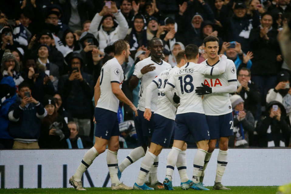 Los Spurs mantienen su racha sin perder en los últimos 14 partidos de Boxing Day (AFP)
