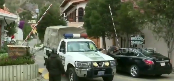 Intentan ingresar a casa de embajadora de México en Bolivia.