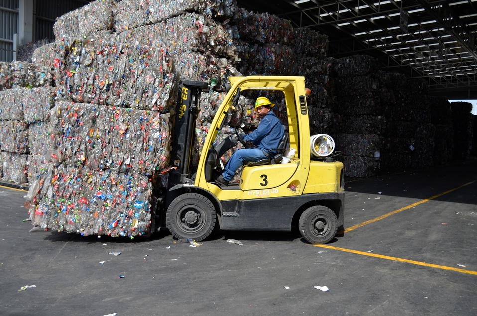 Más envases reciclables y reciclados. Para 2025 los empaques serán 100% reciclables.