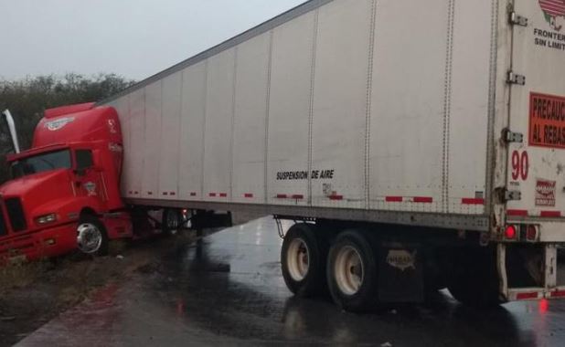EL tráiler transportaba congelados; no hubo personas lesionadas. | Foto: Especial