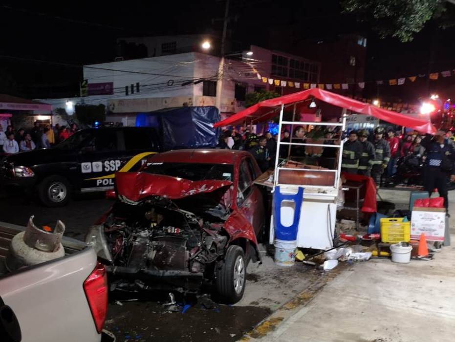 Un auto embistió el puesto en la calle Coras, colonia Ajusco. | Alejandro González