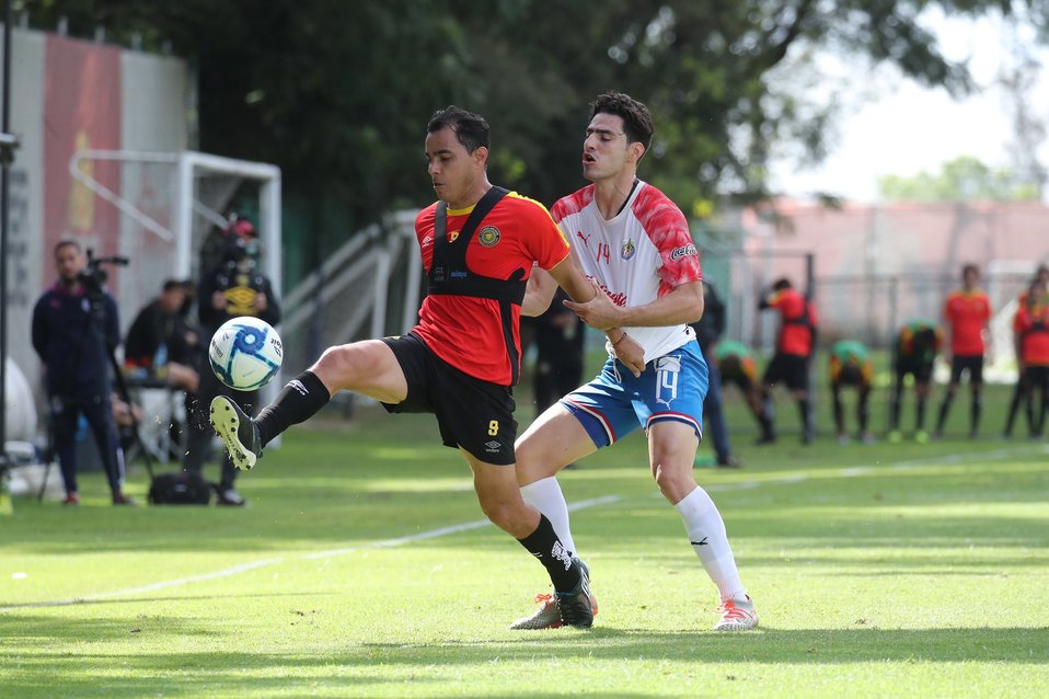 Chivas derrotó por la mínima a Leones Negros (Twitter @Chivas)