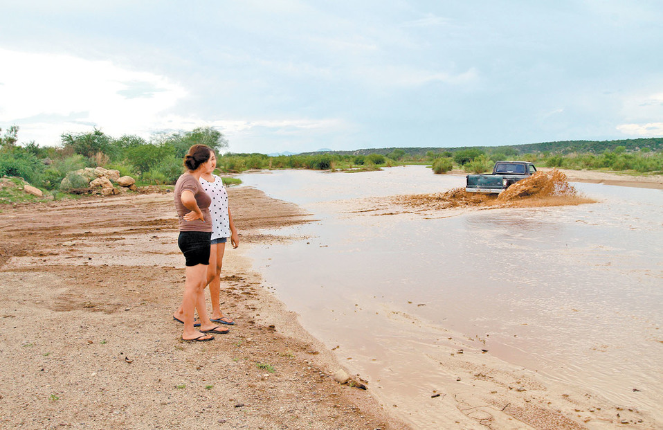 Un depósito de sulfato de cobre se rompió y provocó el derrame de 40 mil metros cúbicos en los ríos Sonora y Bacanuchi. (Héctor Téllez)