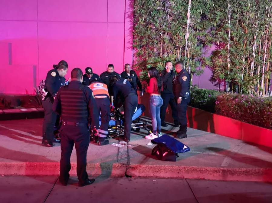 El hombre fue atacado a balazos afuera de un hotel en Calzada de Tlalpan. | Alejandro González