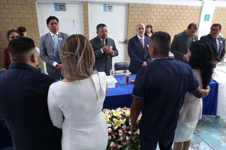 Realizan bodas colectivas en reclusorios. (Especial)