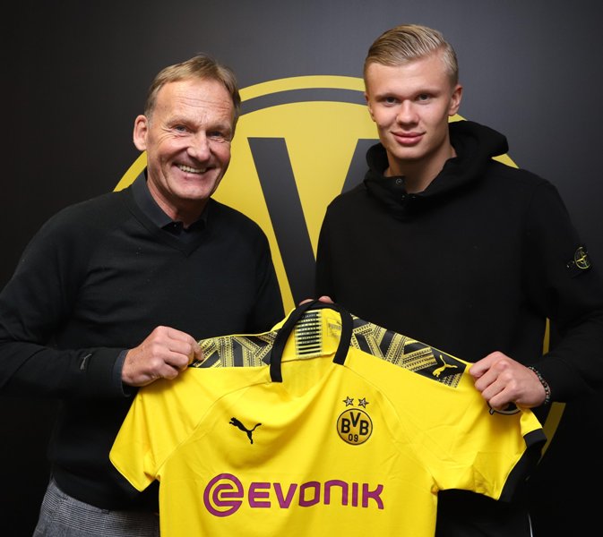 Erling Haaland firma con el Borussia Dortmund (Twitter @BVB)