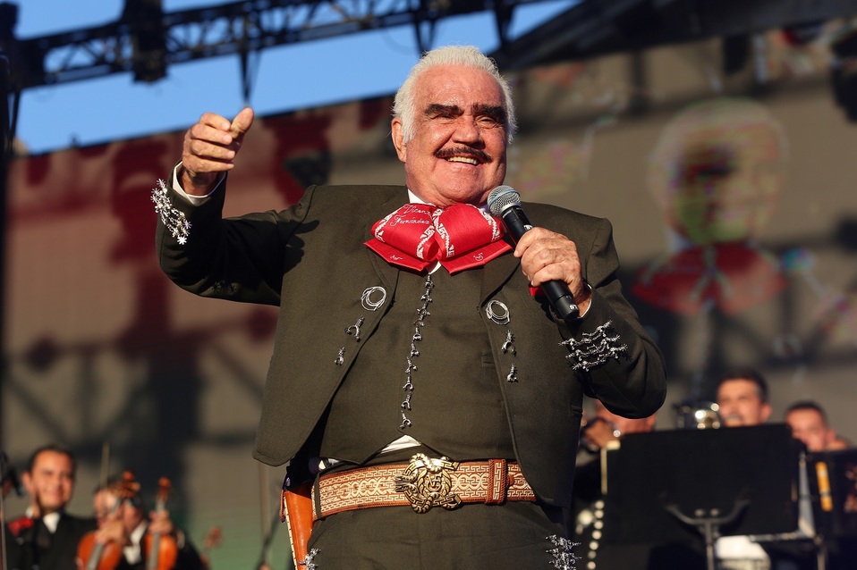 Vicente Fernández canta para su gente y recibe homenaje. (Fernando Carranza)