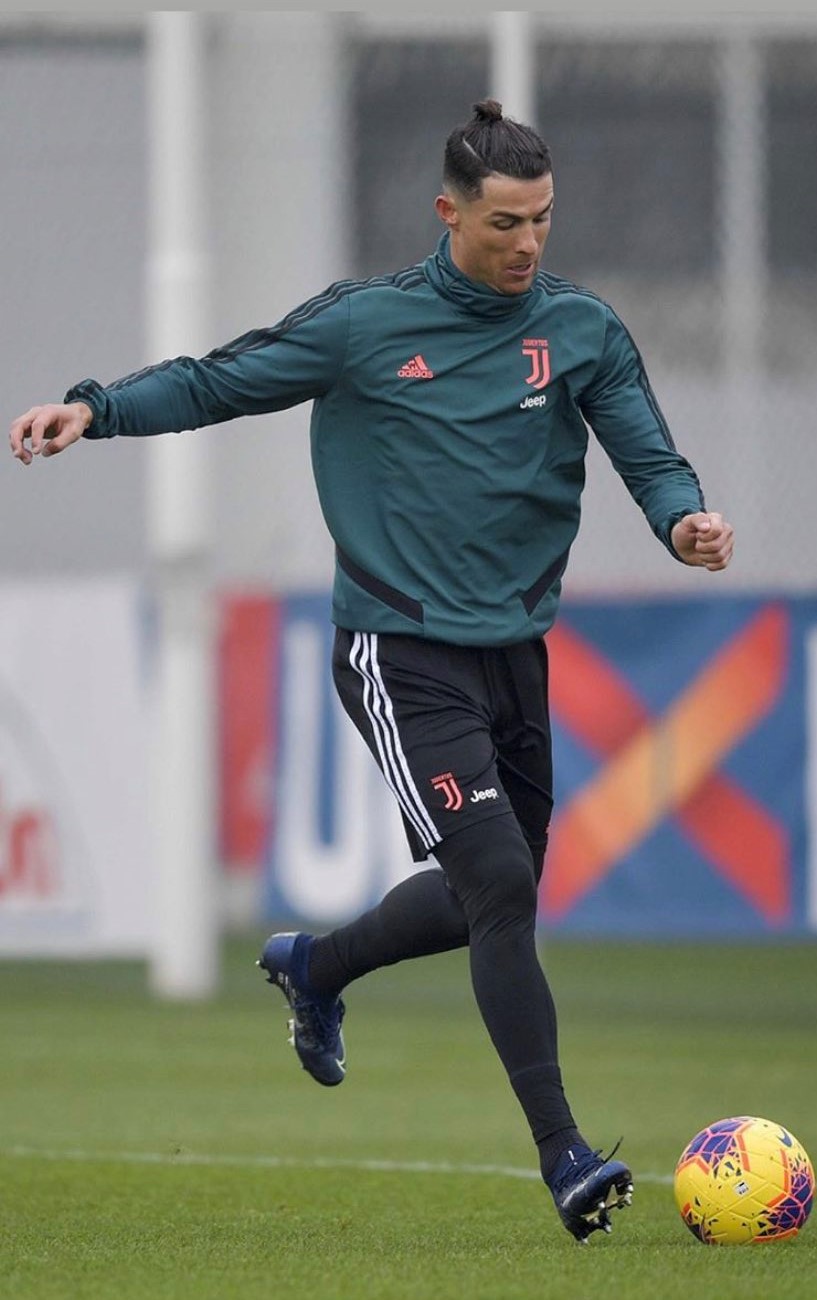 Cristiano Ronaldo con su nuevo peinado (Instagram: @Cristiano)
