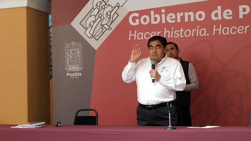 Luis Miguel Barbosa en el Lunes Ciudadano en Tehuacán. (Apolonia Amayo)