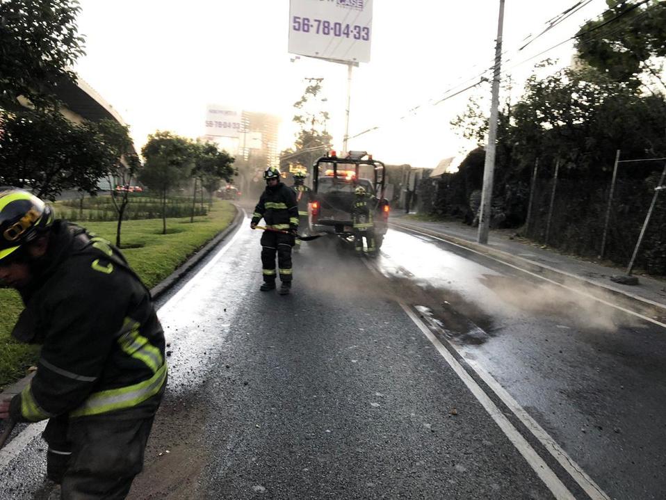 Miembros del Heroico Cuerpo de Bomberos realizaron labores de limpieza (Especial)