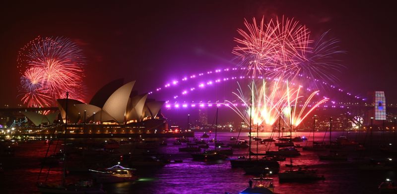 Los festejos en Australia se hicieron como es habitual, con fuegos artificiales. (AFP)
