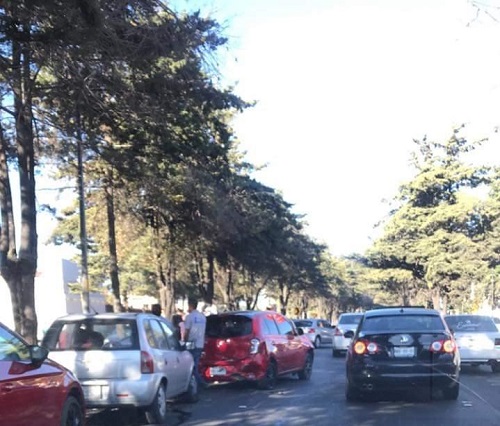La vialidad se cerró por al menos una hora. (Especial)