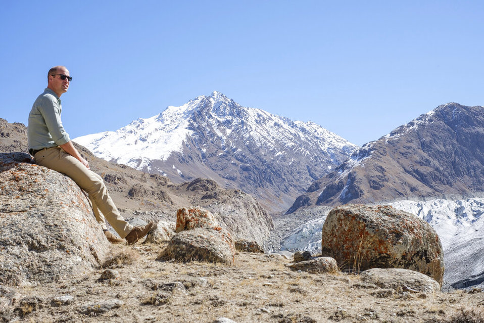 Príncipe William en el Parque Nacional del Valle de Broghil en donde observaron los efectos del cambio climático en una de las zonas con más glaciares