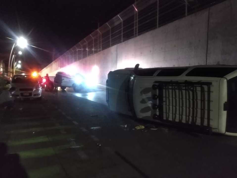 La volcadura se originó debido a que el conducto perdió el control del automóvil. (Martín Patiño Segura)