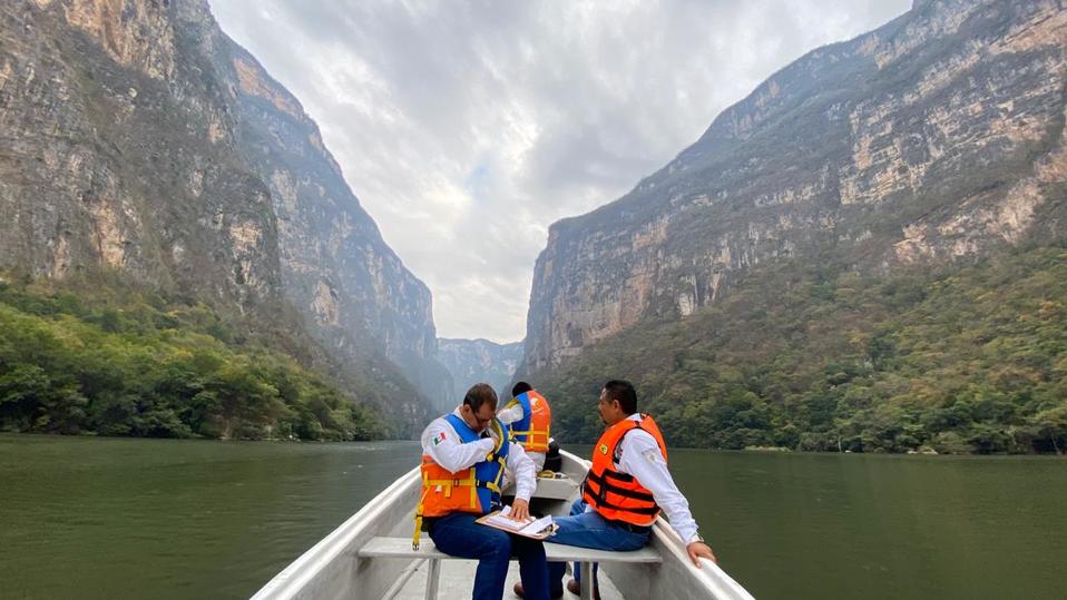 Autoridades estatales y federales realizaron un recorrido por el Río Grijalva.
