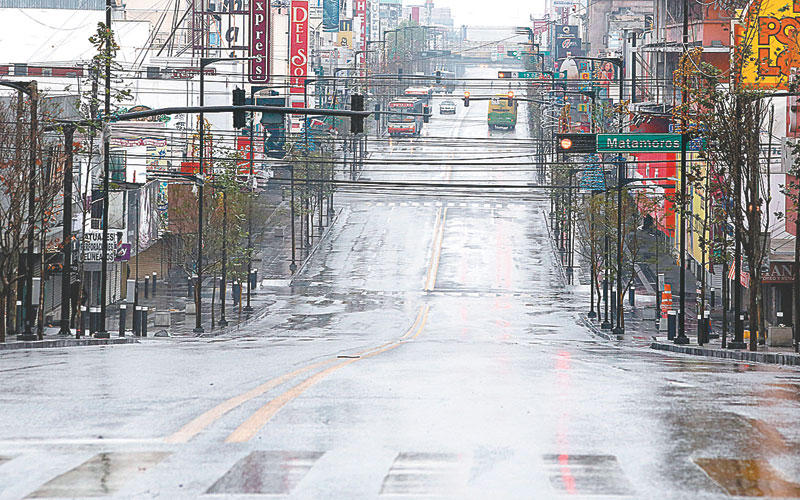 Lluvia, calles solas y menudo. (Foto: Roberto Alanís)