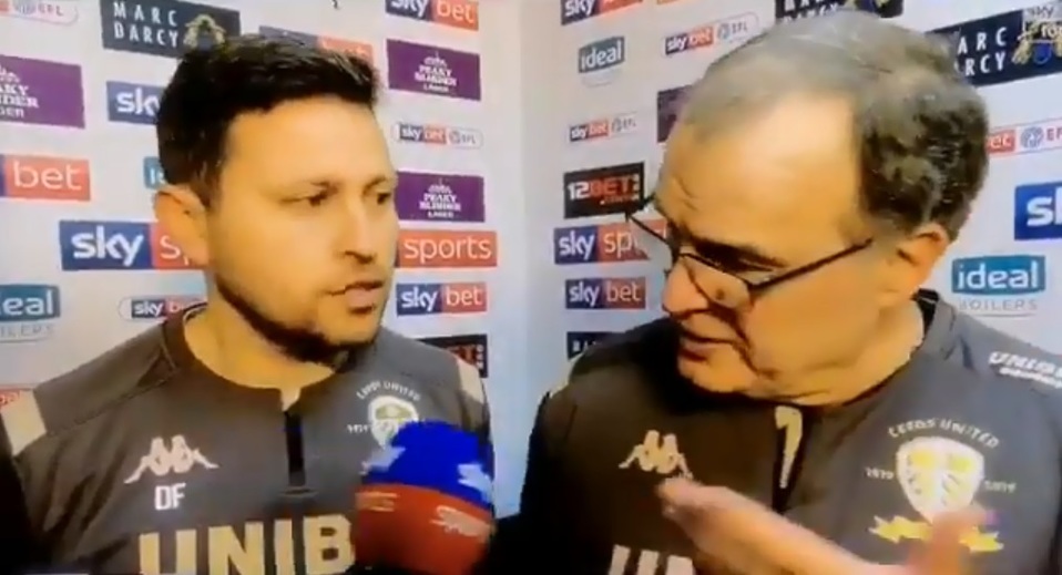 Marcelo  Bielsa se enoja con su traductor en plena entrevista (YouTube)
