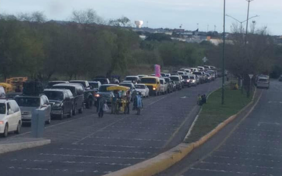 Regreso de paisanos por cruces fronterizos de Tamaulipas (Foto/Ricardo Hernández)