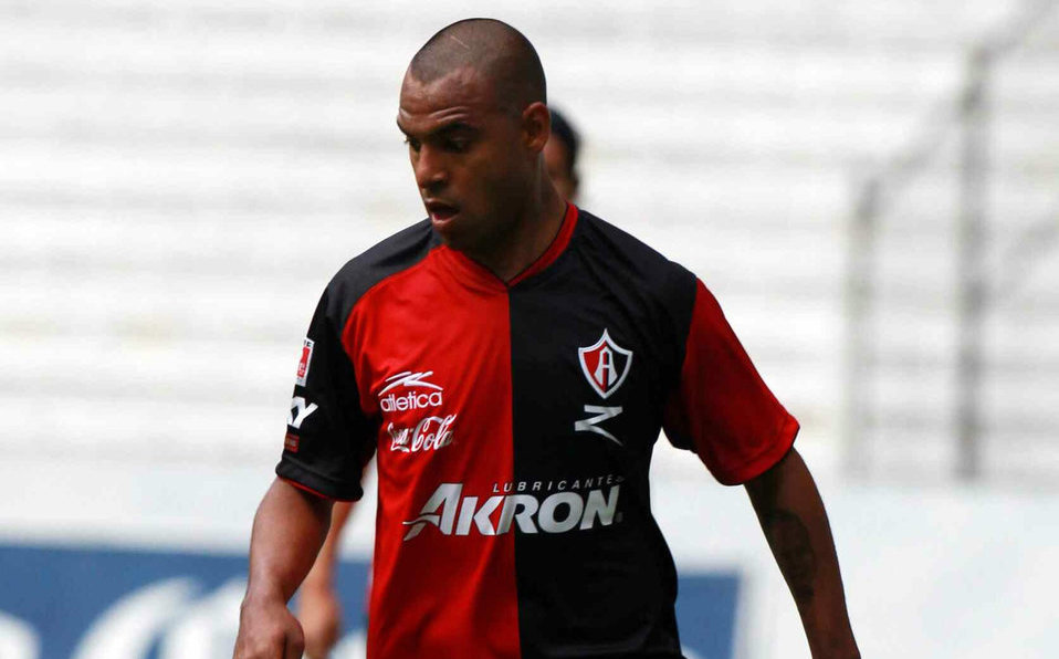 Edgar Pacheco presume increíble tatuaje del Atlas Grupo Milenio