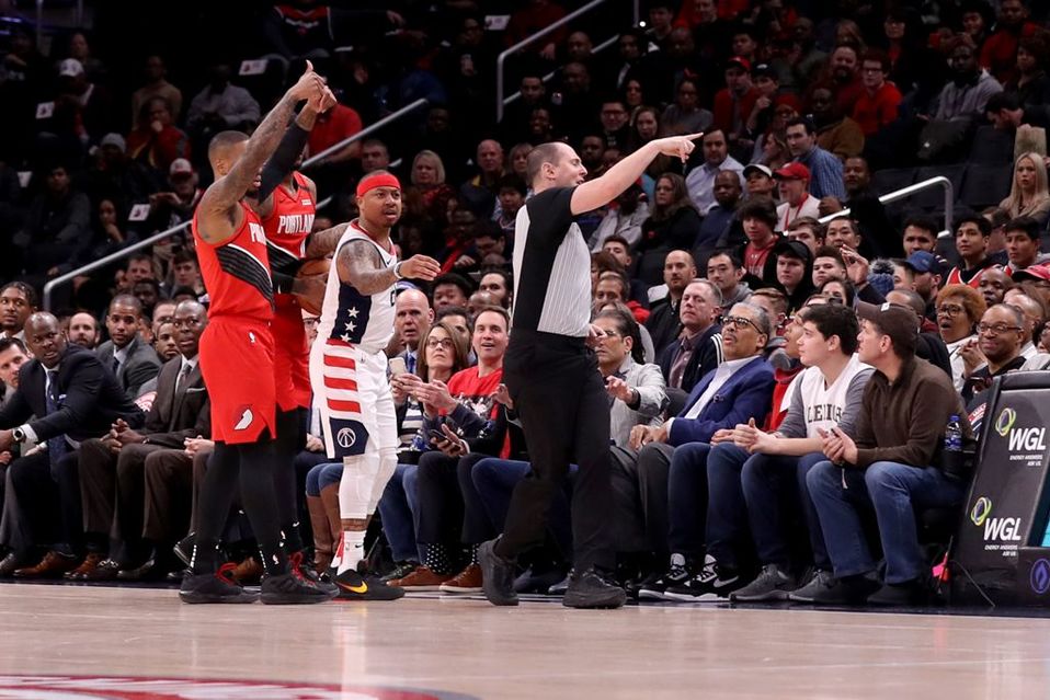 Isaiah Thomas fue expulsado a los 88 segundos (AFP)
