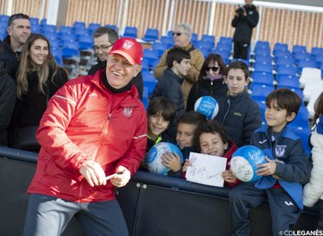 Javier Aguirre y Leganés dan regalos por Día de Reyes (@CDLeganes)
