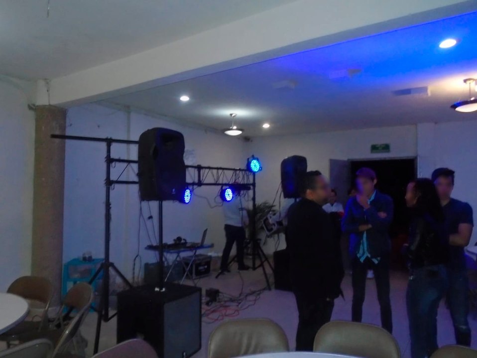 En León, suspenden fiesta clandestina con alcohol y acceso a menores. Foto: especial.