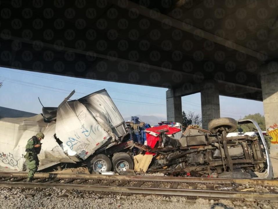 Un tren embistió a un tráiler en Ecatepec. | Jorge Becerril