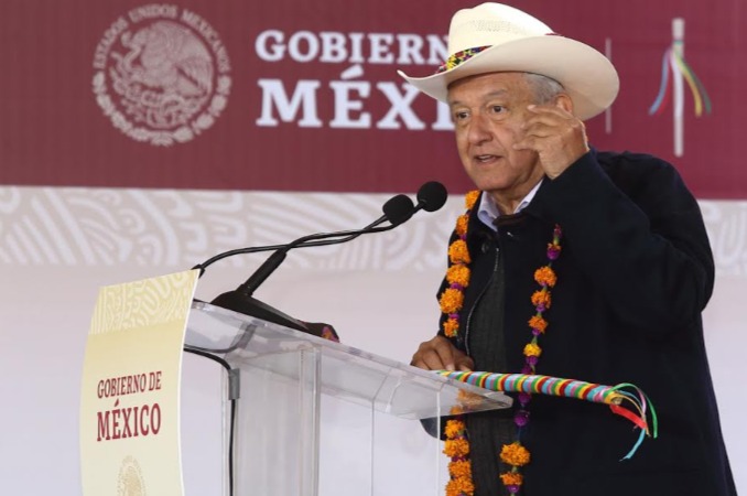 Andrés Manuel López Obrador en Pahuatlán. (Especial)