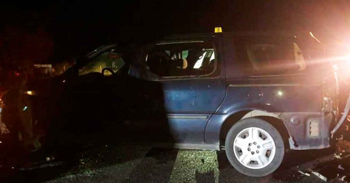 La camioneta baleada por civiles armados en Ciudad Mier, contaba con placas de Estados Unidos (Foto/CORTESÍA)