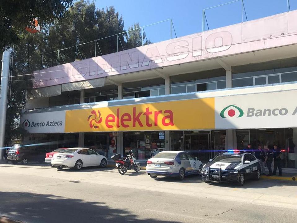 Detienen a seis sujetos que habrían participado en robo a tienda departamental de Xilotzingo.  (Especial)