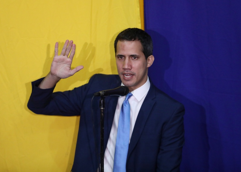 El líder opositor durante la juramentación al cargo. (Reuters)