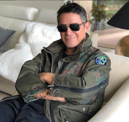 Alejandro Sanz se convierte en rey mago para llevar alegría a niños. (Instagram)