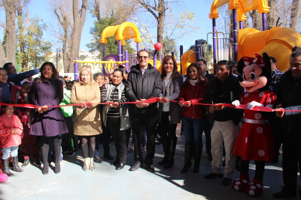 Inauguración de juegos infantiles en La Floresta. (Cortesía)