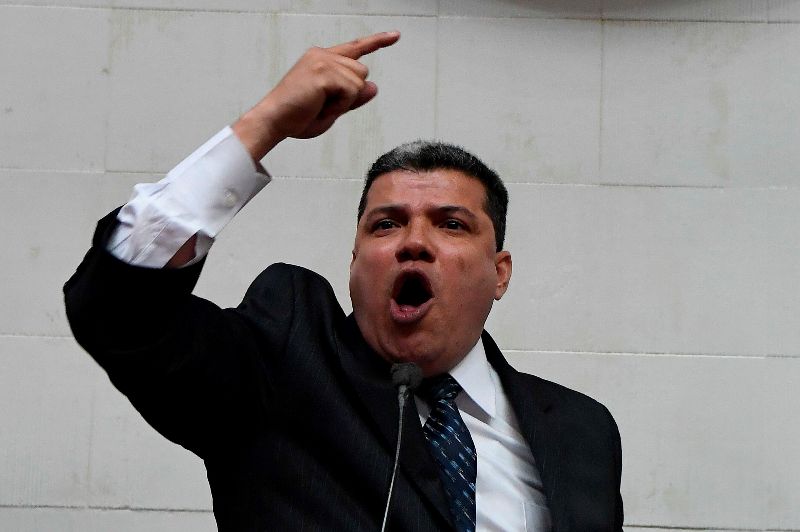 Luis Parra fue elegido el domingo con apoyo de los chavistas. (AP)