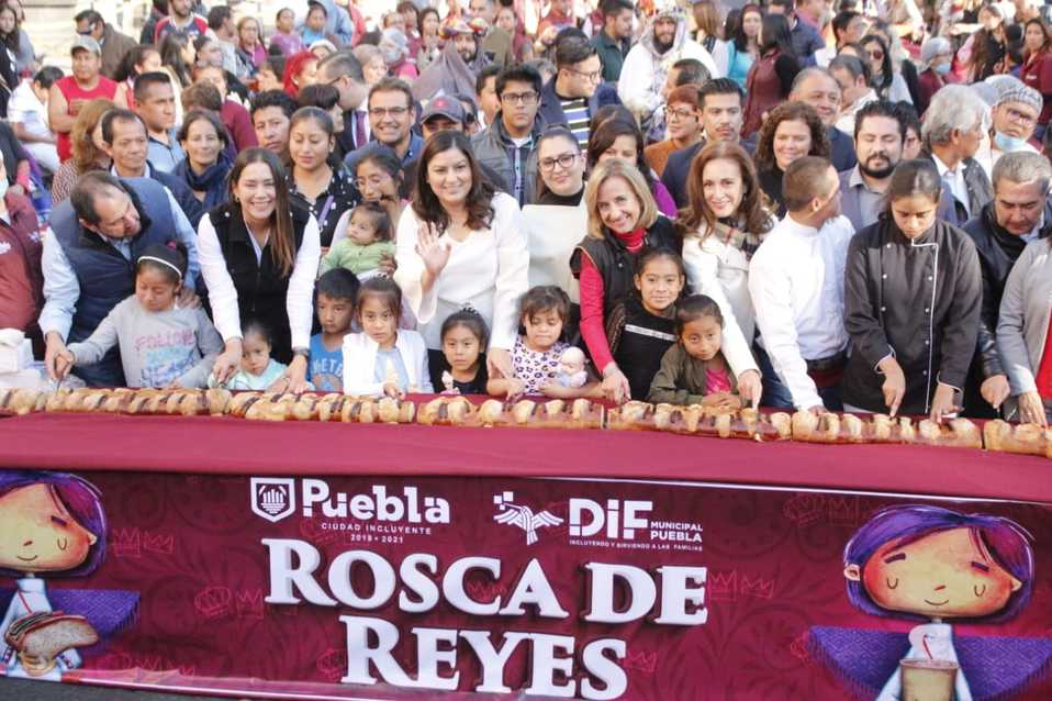 Rivera Vivanco abundó que el partir la Rosca representa la unión de la sociedad del municipio, por ello solicitó que se fortaleza el tejido social. (J