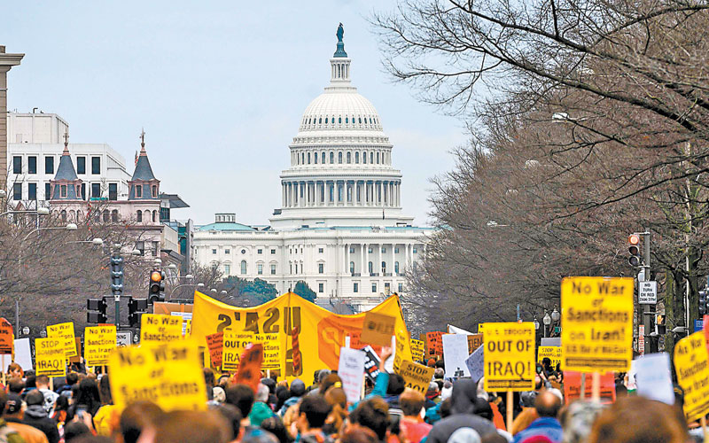 Este fin de semana cientos de manifestantes repudiaron la decisión de Washington de atacar en Medio Oriente. (Andrew Caballero-Reynolds/ AFP)