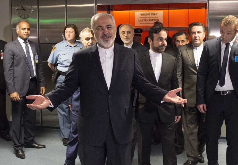 El canciller iraní, Javad Zarif, en una reunión diplomática en Austria en 2015. (AFP / Archivo)