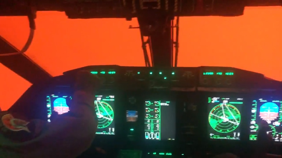 La fuerza aérea australiana captó un video del incendio desde un avión de rescate. (Twitter: @RAAF_ACAUST)