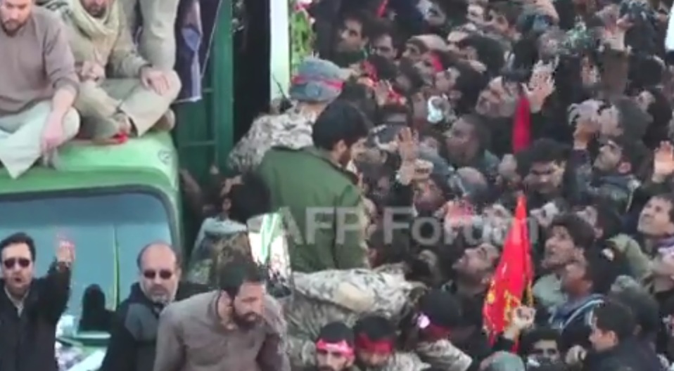 Más de 50 muertos en estampida durante multitudinario entierro de Soleimani en Irán. (AFP)