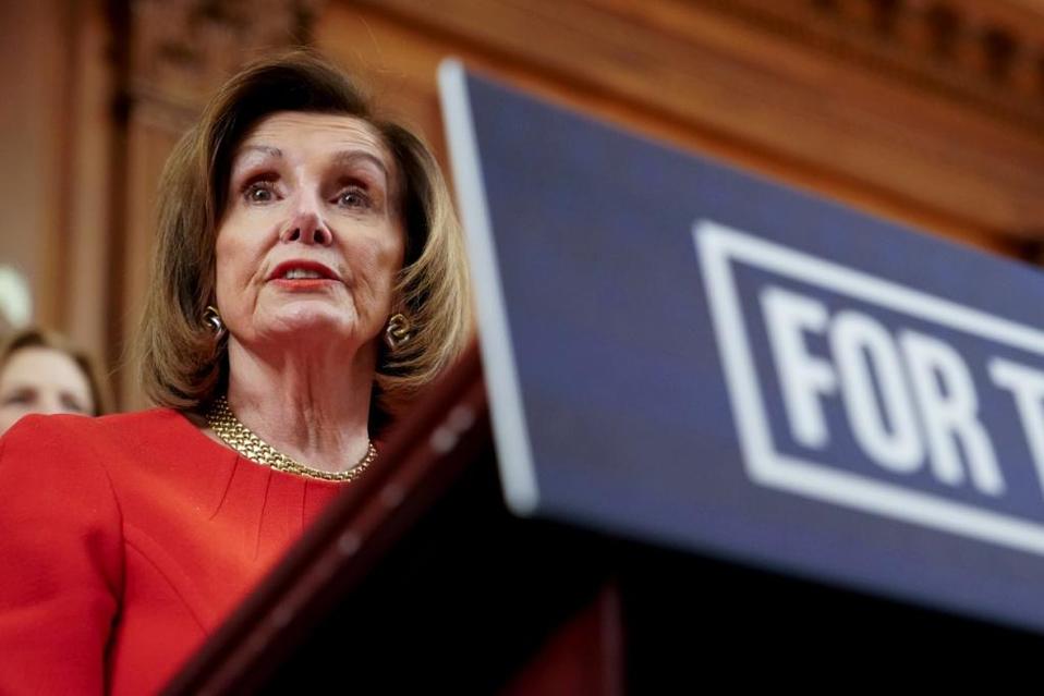 Nancy Pelosi dijo que Estados Unidos no debe permitirse la guerra | Reuters