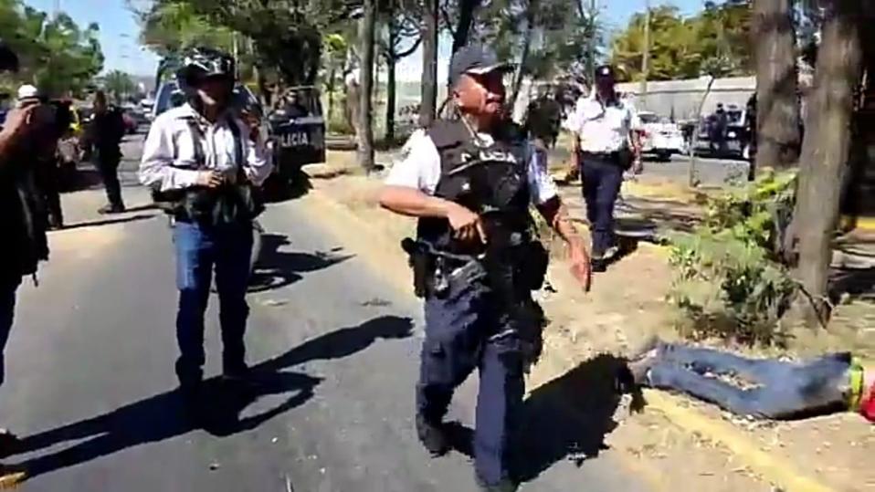 Policías fueron agredidos por uno de los grupos sindicales.