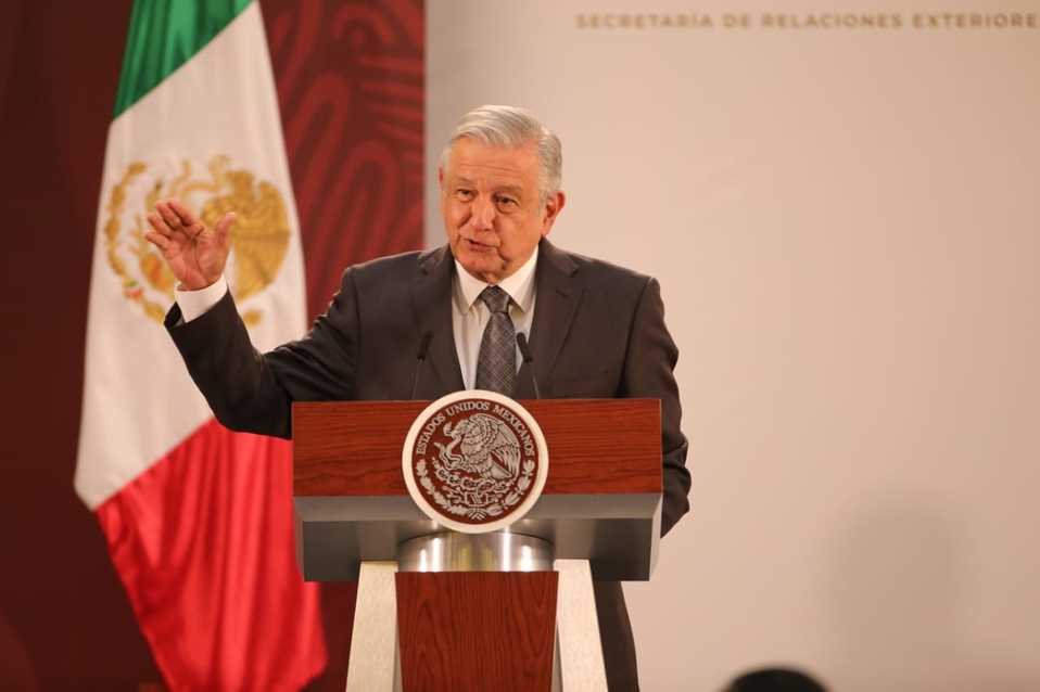 El presidente López Obrador durante la reunión con embajadores y cónsules en Palacio Nacional (Javier Ríos)