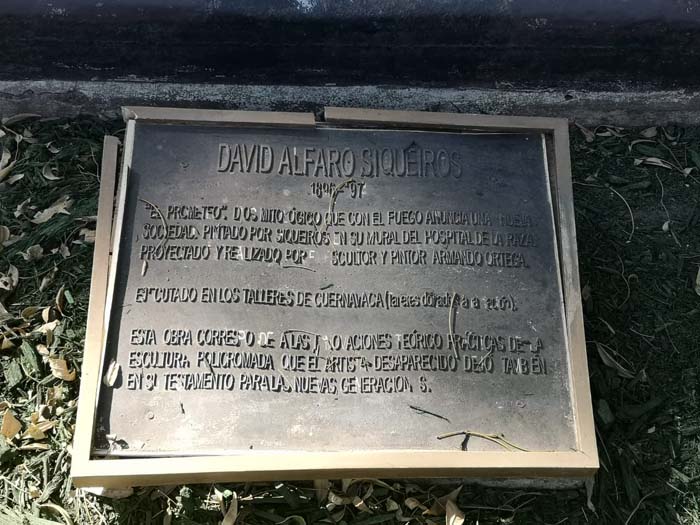 M2 realizó un recorrido por el lugar y documentó el detrimento de la tumba donde descansan los restos del polifacético creador.