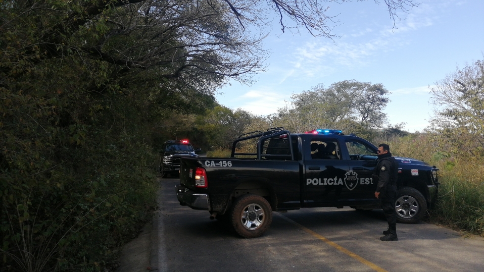 Restos humanos son encontrados a un costado de la carretera Matatlán (Juan Carlos Munguía)