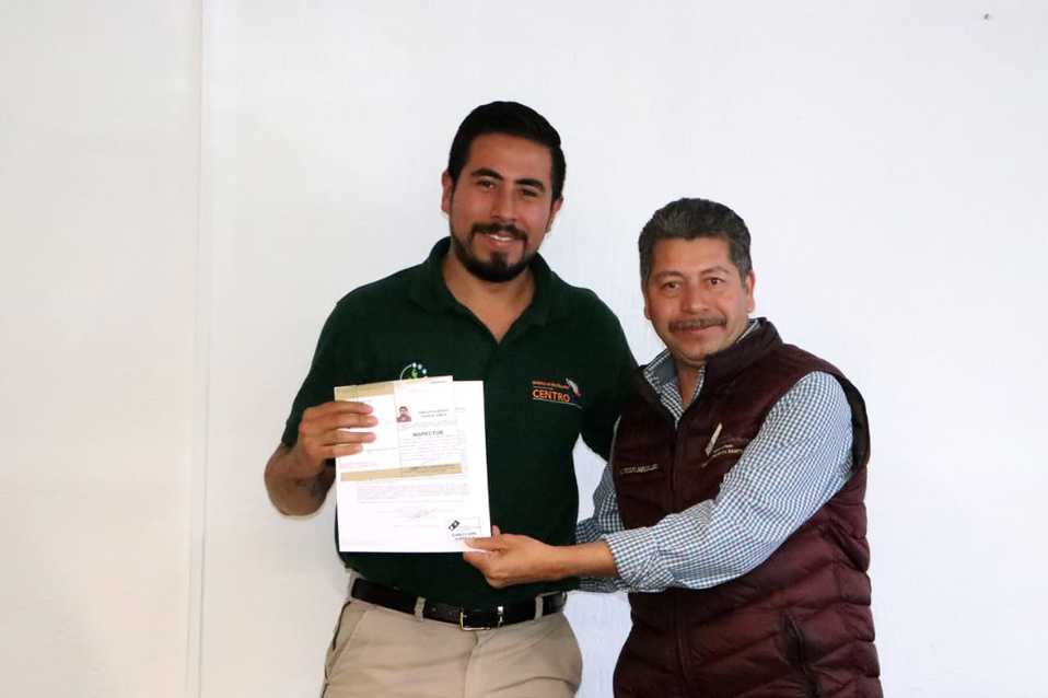 Secretaría de Desarrollo Rural entregó credenciales a oficiales de sanidad e inocuidad pecuaria. (Rafael González)