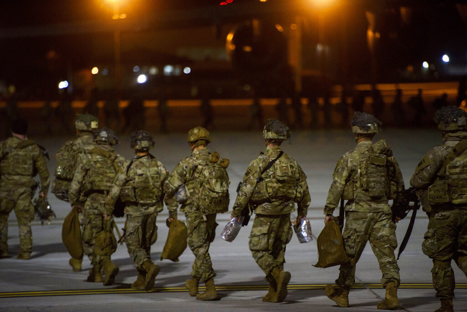 Estados Unidos aseguró que sólo reubicará a sus tropas en Irak, más no las retirará. (AP)