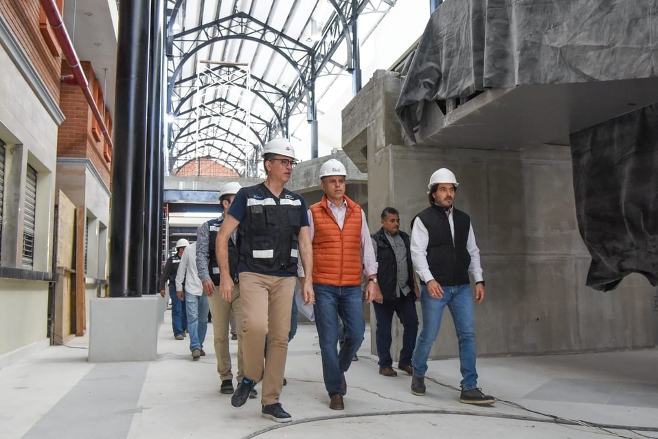 Autoridades del gobierno estatal y municipal recorrieron mercados. (Cortesía)