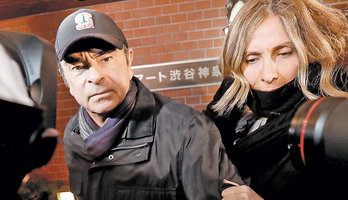El ex ejecutivo de la firma automotriz japonesa y su esposa. Issei Kato/Reuters